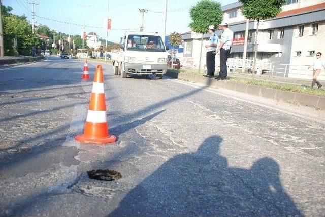 Ereğli-zonguldak Yolunda 1 Metrelik Çukur Açıldı