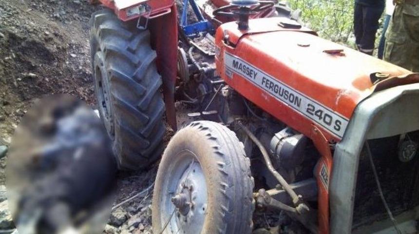 Trakt&ouml;r U&ccedil;uruma Yuvarlandı: 1 &Ouml;l&uuml;