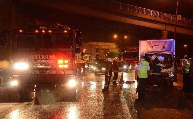 Tem Otoyolunda Trafik Kazası : 2 Yaralı