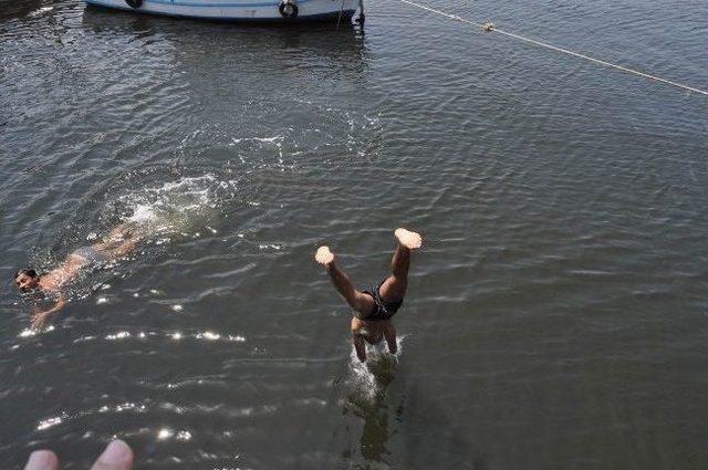 (özel Haber) Marmara Denizi'ndeki Kirlilik Çocukları Durduramıyor