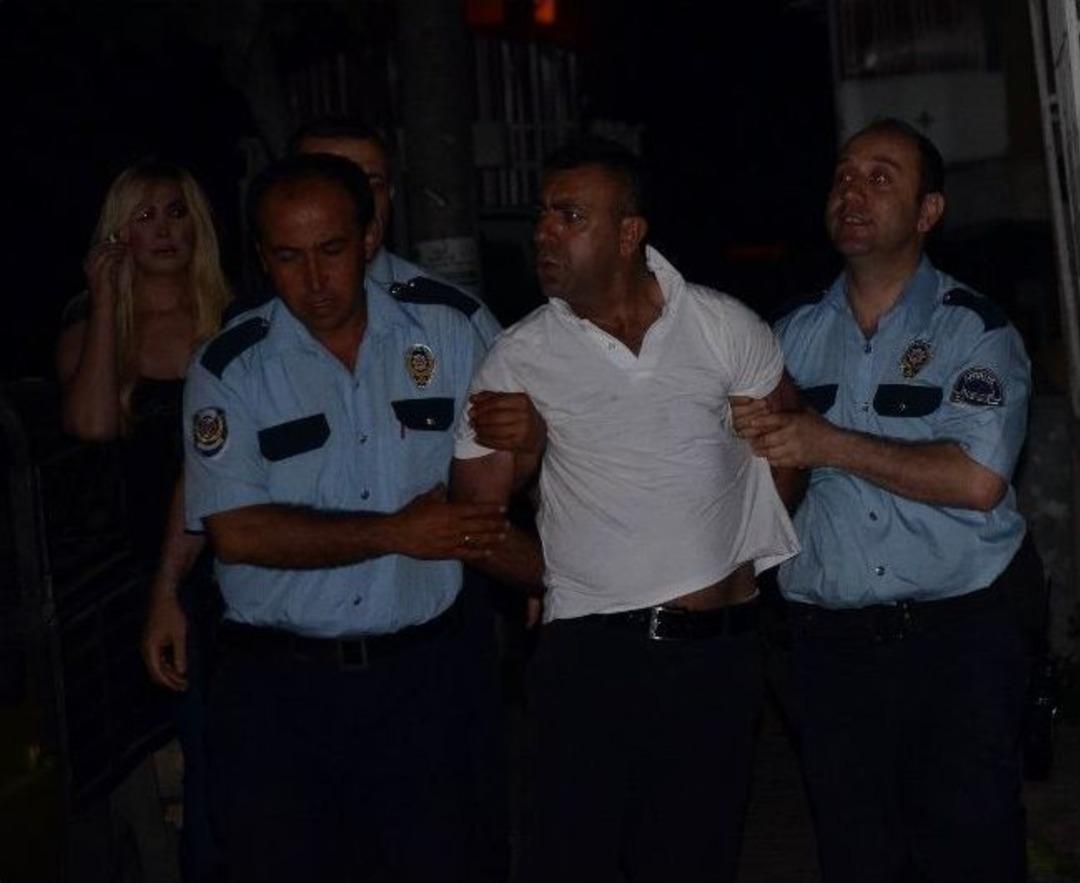 Antalya&rsquo;da Şizofren Baba Kendini, Eşini Ve &Ccedil;ocuğunu Balkondan Atmak İstedi