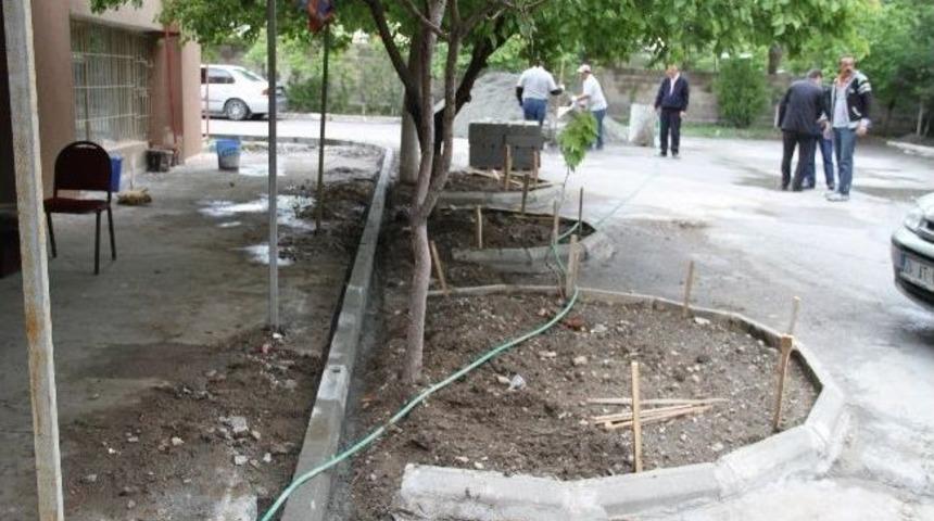 İbadethanelerin Çevre Düzenlemeleri Devam Ediyor