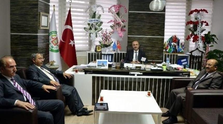 Basın Yayın Ve Enformasyon İl M&uuml;d&uuml;r&uuml; Mehmet Uğurlu, Başkan Şinasi G&uuml;lc&uuml;oğlu&rsquo;nu Ziyaret Etti