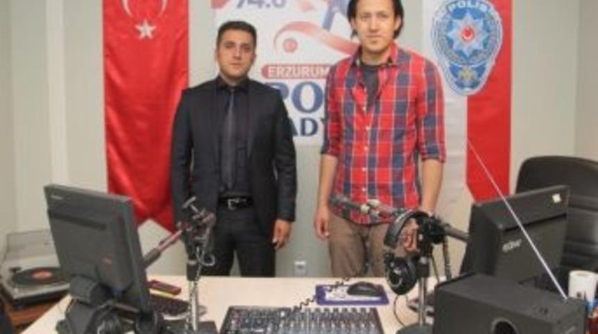 Doğu Anadolu Kızılay B&ouml;lge Kan Merkezi M&uuml;d&uuml;r&uuml; Dr. Abdullah &Uuml;zer, Polis Radyosunun Konuğu Oldu