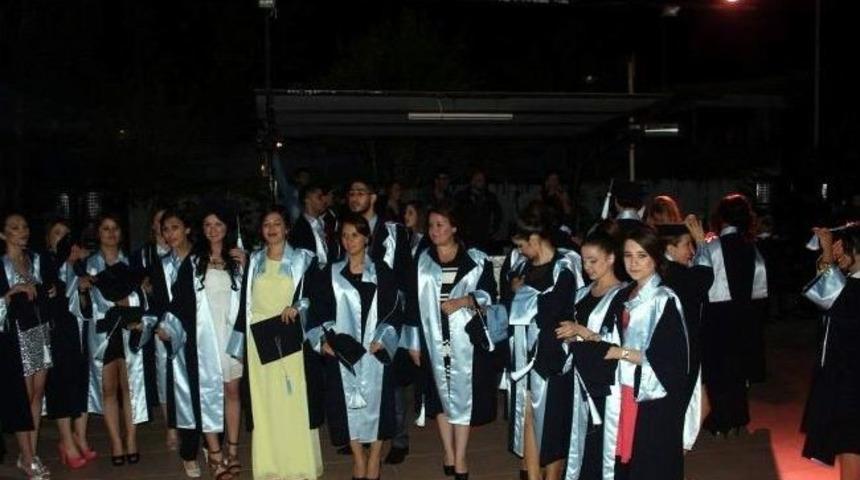 At&ccedil;a Myo&rsquo;da Mezuniyet Coşkusu