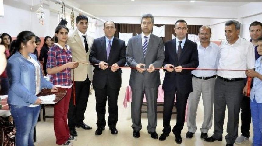 Kaymakam Erkal Ve Başkan Yılmaz Yıl Sonu Sergisine Katıldı