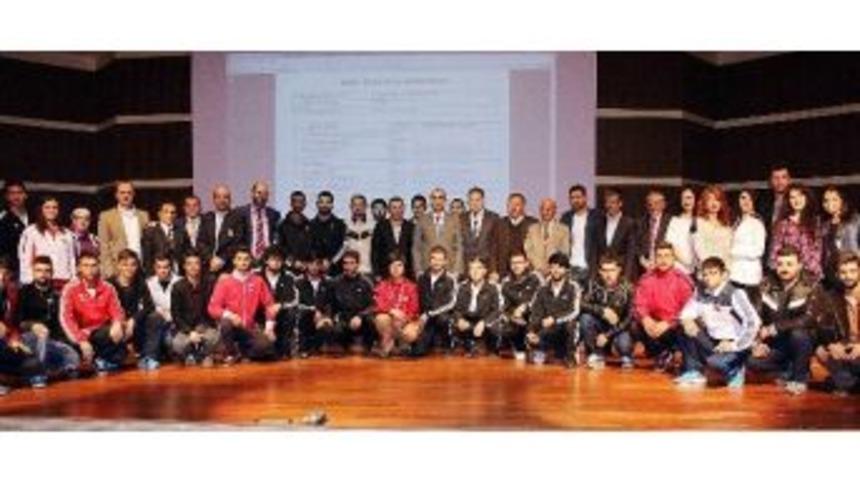 &Uuml;niversitelerarası Spor M&uuml;sabakalarında Dereceye Giren &Ouml;ğrencilere &Ouml;d&uuml;l T&ouml;reni D&uuml;zenlendi