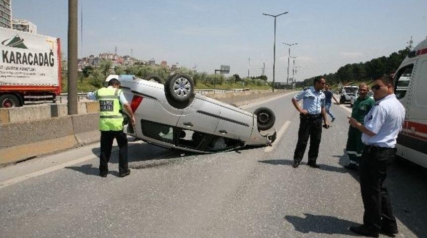 Tem&rsquo;de Kontrolden &Ccedil;ıkan Otomobil Takla Attı: 2 Yaralı