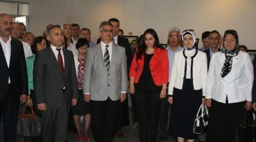 El Sanatları Sergisinin A&ccedil;ılışı Zeliha Su Yaptı