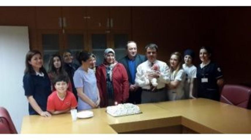 3 Ay &Ouml;nce 680 Gram Olarak D&uuml;nyaya Gelen Cemre Bebek 2 Kilo 500 Grama Ulaştı