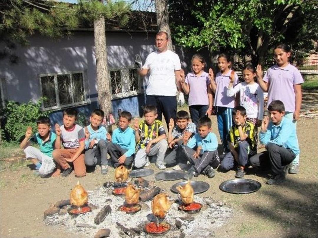 Yavrukurt İzci &Uuml;nitesi İzcilerinin "tenekede Tavuk Kebabı " Etkinliği