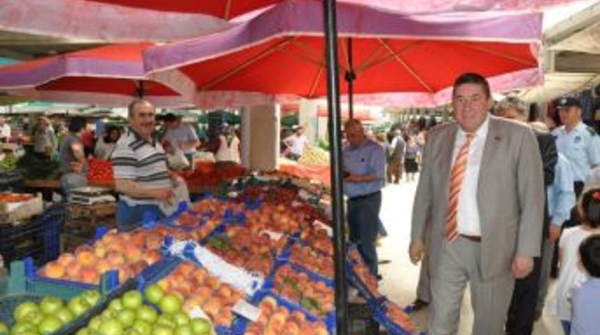 Başkan Kapalı Pazar yerini gezdi