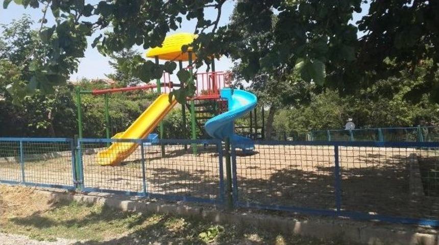 Kartepe’de Parklar Yenileniyor