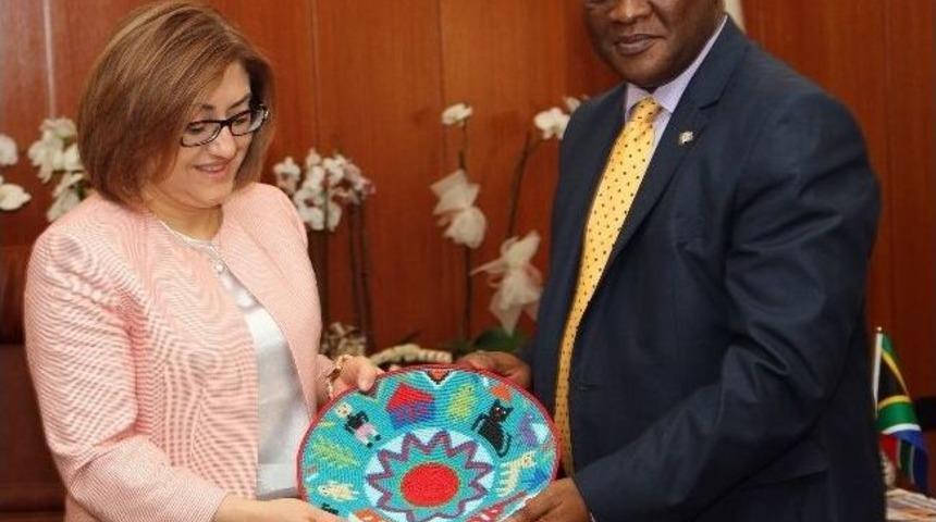 Güney Afrika Büyükelçisi Başkan Şahin’i Ziyaret Etti