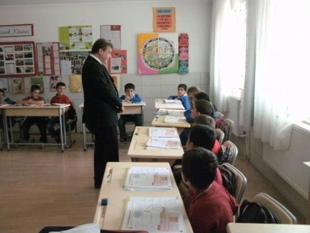 Kaymakam Karahan, Okul Ziyaretinde