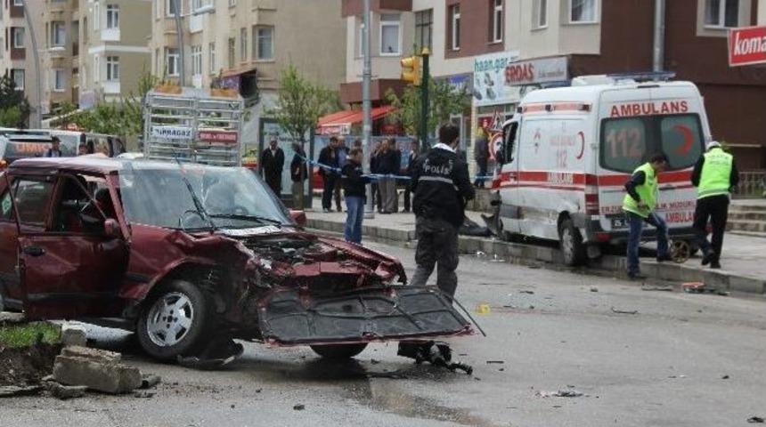 Trafik Kazasında Yaralanan Hamile Kadın Hastanede &Ouml;ld&uuml;