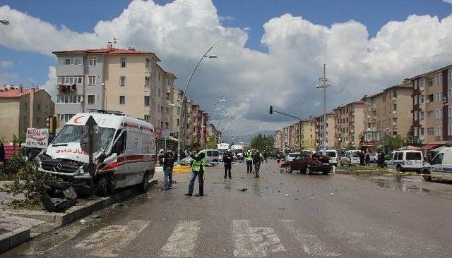 Trafik Kazasında Yaralanan Hamile Kadın Hastanede Öldü