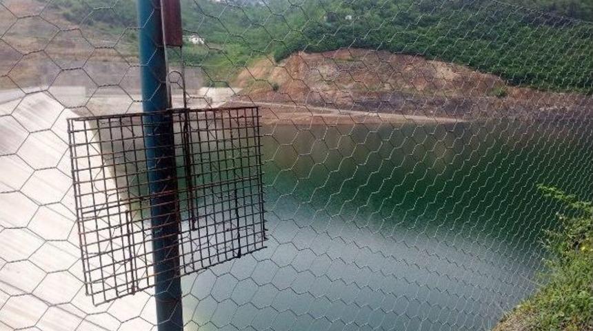 Atasu Barajı'nın &Ccedil;evresi Piknik&ccedil;ilerin Artıklarından Ge&ccedil;ilmiyor