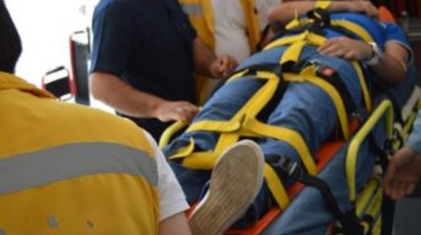 Besni&rsquo;de Trafik Kazası: 2 Yaralı