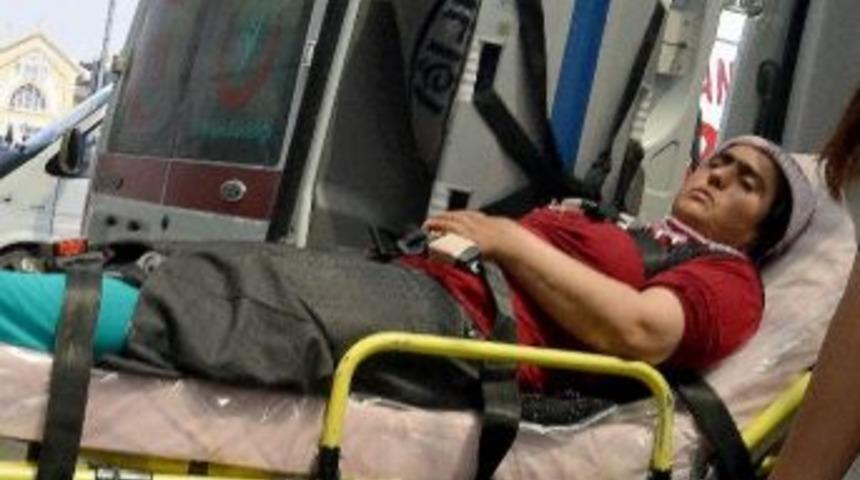 &Ccedil;ocuklarına Kızdı, Karısını Bı&ccedil;akladı