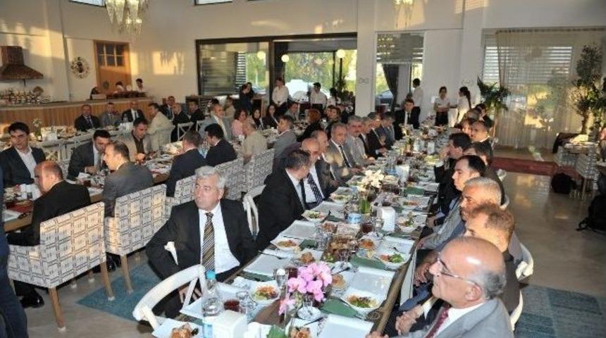 &Ccedil;elik Ve Başaran&rsquo;a Veda Yemeği