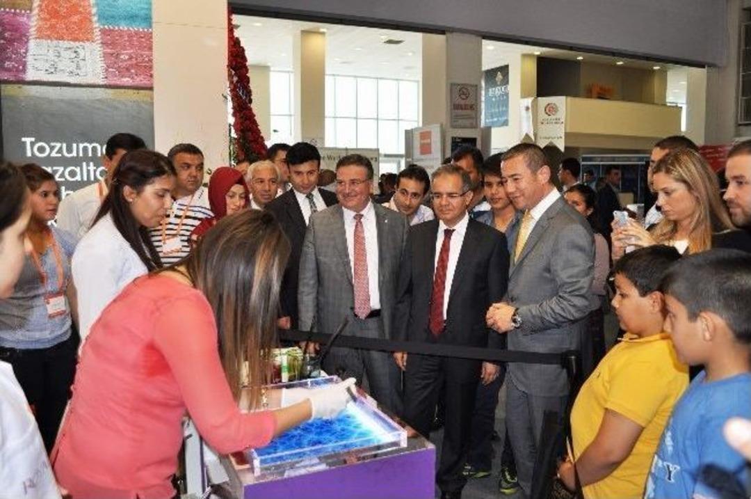 Vali Tapsız, "gaziantep Halı Sekt&ouml;r&uuml;n&uuml;n Y&uuml;zde 60&rsquo;ı Kilisli Hemşerilerimizin&rsquo;&rsquo;