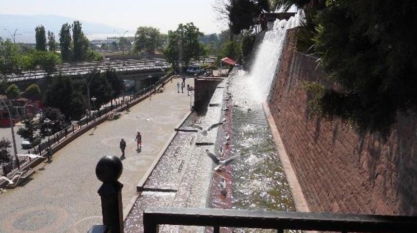 İzmit K&uuml;lt&uuml;r Tepesi&rsquo;ndeki Şelalede Sorun Yok