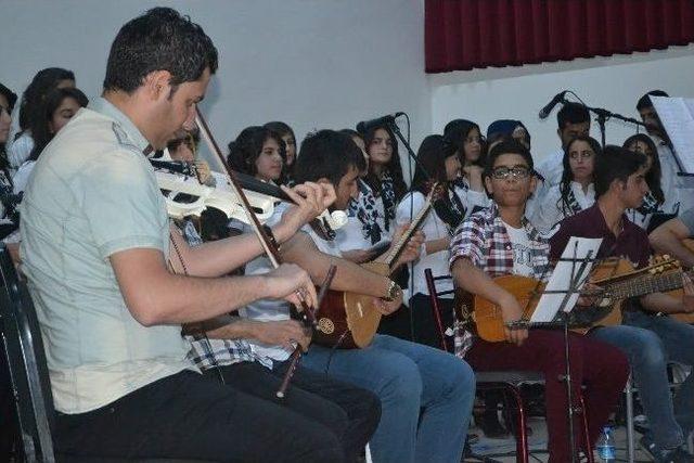 Silvan Malabadi Anadolu Lisesi'nden Yıl Sonu Etkinliği