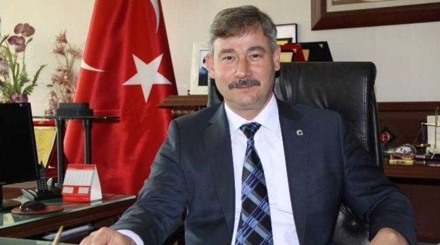 Darbeyle Gitti, Demokrasiyle Geldi