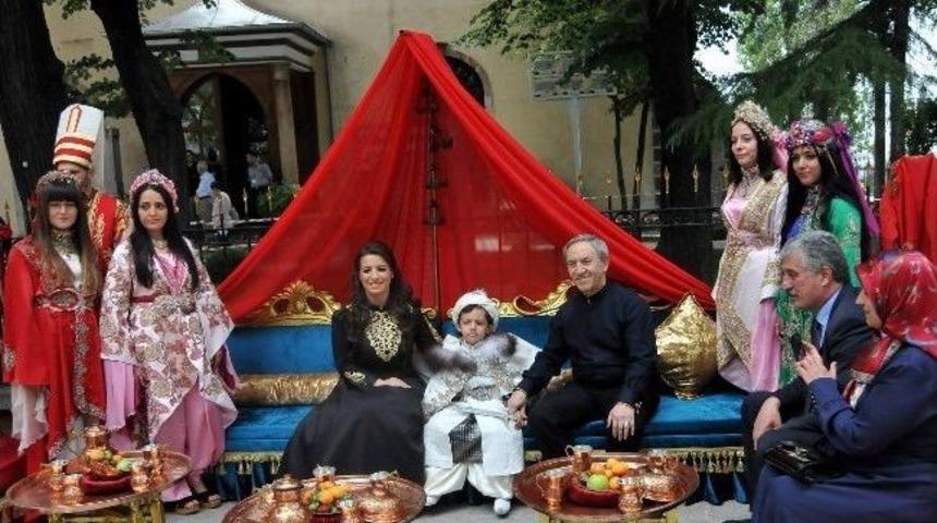 Padişah D&uuml;ğ&uuml;n&uuml; Yapan Vali Yardımcısının Eşi Hizmet&ccedil;isi İle Karakolluk Oldu