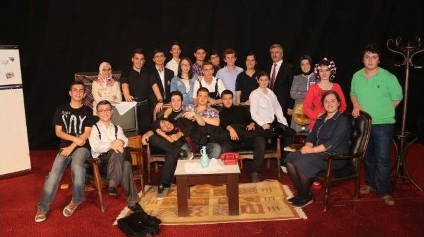 Ali Dilmen Anadolu Lisesinden Muhteşem Tiyatro Oyunu