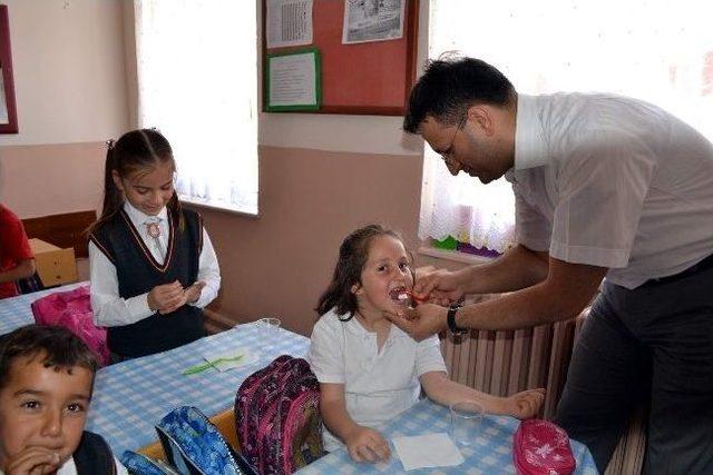 Niğde'de Çocuklar Diş Fırçalamaya Teşvik Ediliyor