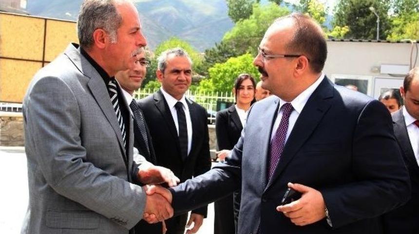 Hakkari&rsquo;nin Yeni Valisi Canbolat G&ouml;revine Başladı