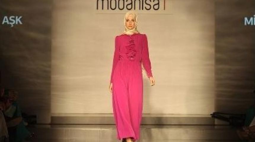 Tesett&uuml;r Giyimin &Ouml;zel Tasarımları 50 &Uuml;lkede İzlendi