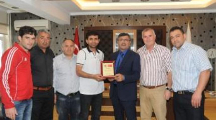 Belediye Başkanı Faruk Akdoğan'a İşitme Engellilerden Ziyaret