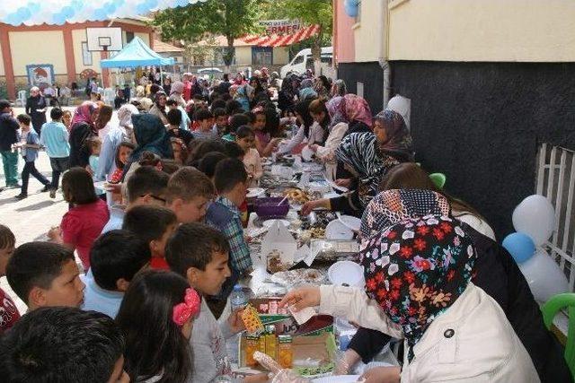 Yozgat Mehmet Akif Ersoy İlkokulu Okul Yararına Kermes Düzenledi