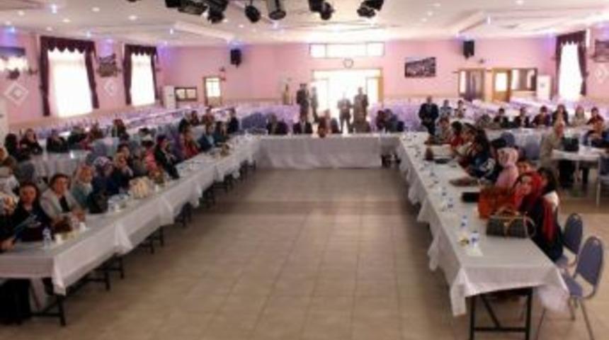 Koyuhisar&rsquo;da G&ouml;n&uuml;l El&ccedil;ileri Projesinin Tanıtım Toplantısı Yapıldı