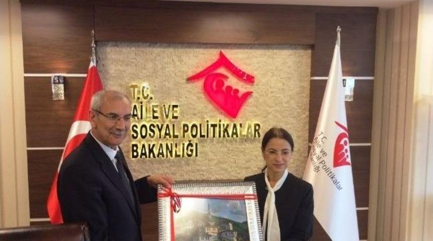 Bakan Ayşenur İslam&rsquo;a Taraklı&rsquo;dan Ziyaret