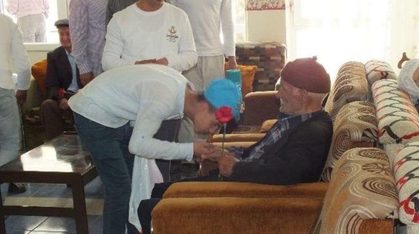 Gen&ccedil;ler Yaşlıları Unutmadı