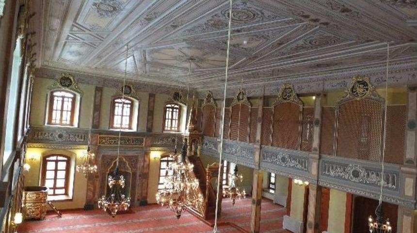 30 Yıl Aradan Sonra Aziz Mahmud H&uuml;dayi Camii Yeniden Restore Edildi