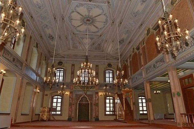 30 Yıl Aradan Sonra Aziz Mahmud Hüdayi Camii Yeniden Restore Edildi