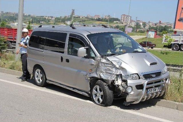 Samsun'da Zincirleme Trafik Kazası: 2 Yaralı