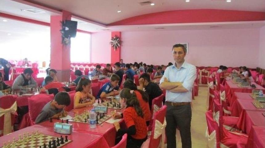 Vezirk&ouml;pr&uuml; Gen&ccedil;lik Haftası Satran&ccedil; Turnuvası Sona Erdi