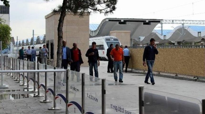 Yht&rsquo;de Bomba Paniği