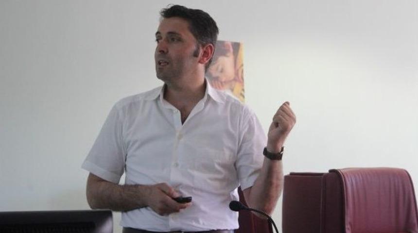 H&uuml;k&uuml;ml&uuml;lere &ldquo;iletişim&rdquo; Konferansı