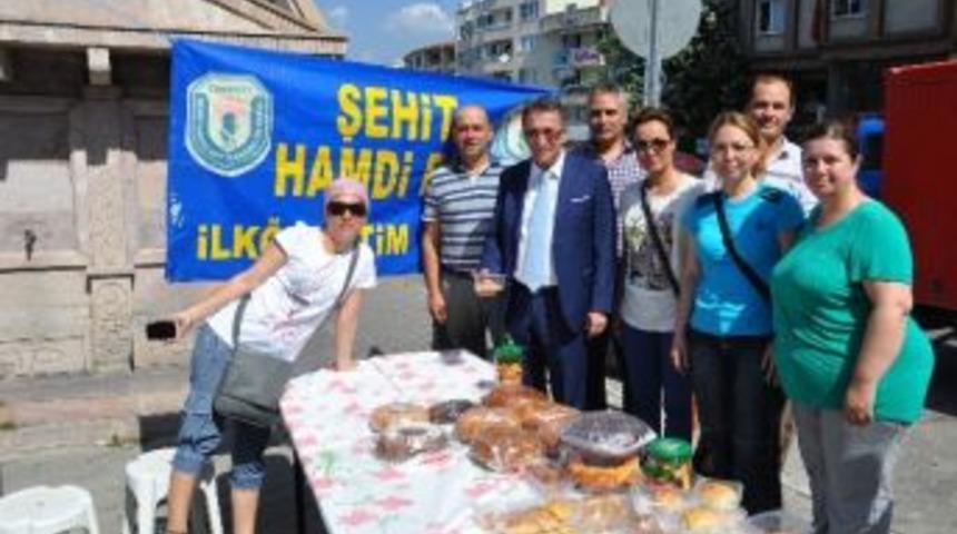 Edremit’te Okul Yararına Kermes
