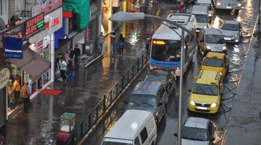 Yağmura Hazırlıksız Yakalanan Zonguldaklılar Zor Anlar Yaşadı