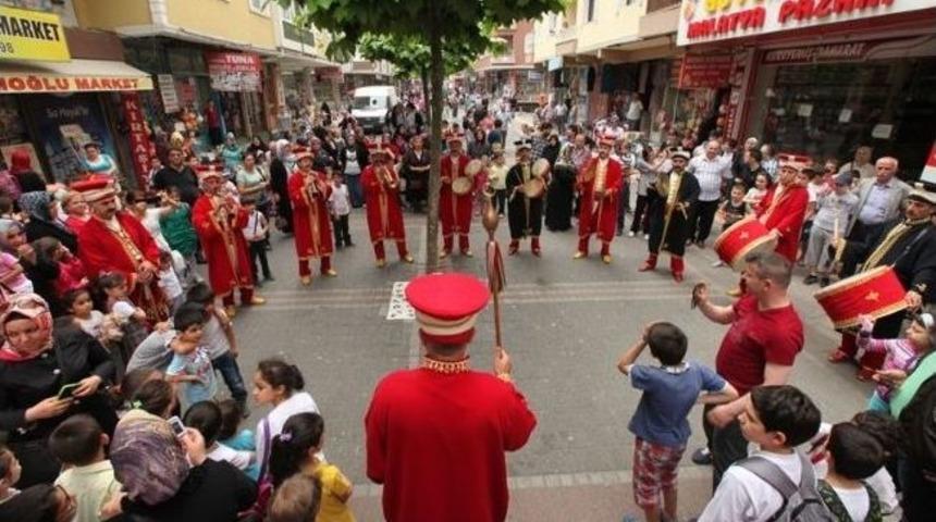 İstanbul&rsquo;un Fethi Geleneksel Tatlarla Kutlandı