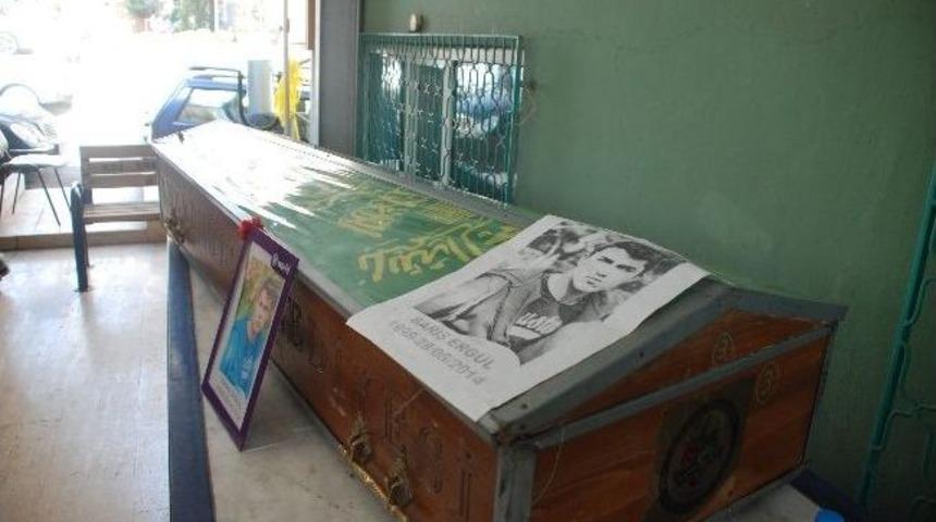 Madde Bağımlısı Liseli Gen&ccedil; Toprağa Verildi