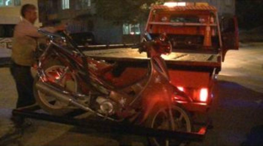 Motosiklet İle Minib&uuml;s &Ccedil;arpıştı: 1 Yaralı